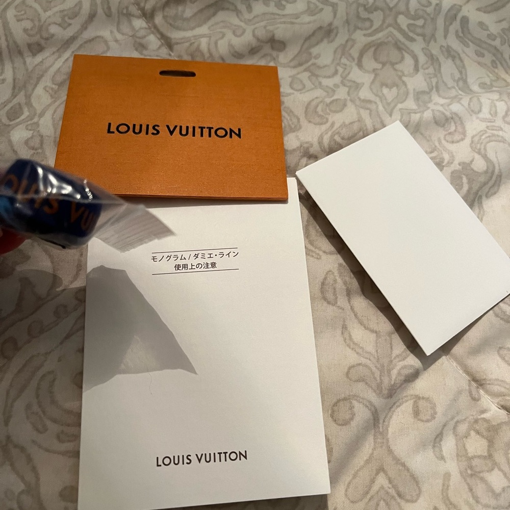 Louis Vuitton gift tag, card and envelope fur message plus blue LV ribbon